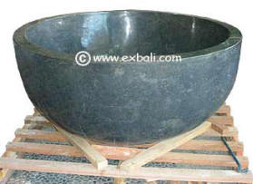 Circular marble bathtub