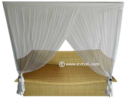 Daybed with Aluminum frame and woven synthetic material