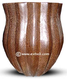 Star carved palm vase