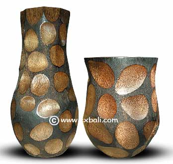 Textured palm pots